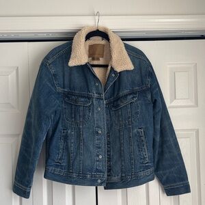 NEVER WORN American Eagle Outfitters Blue Denim Jacket with Sherpa Lining
